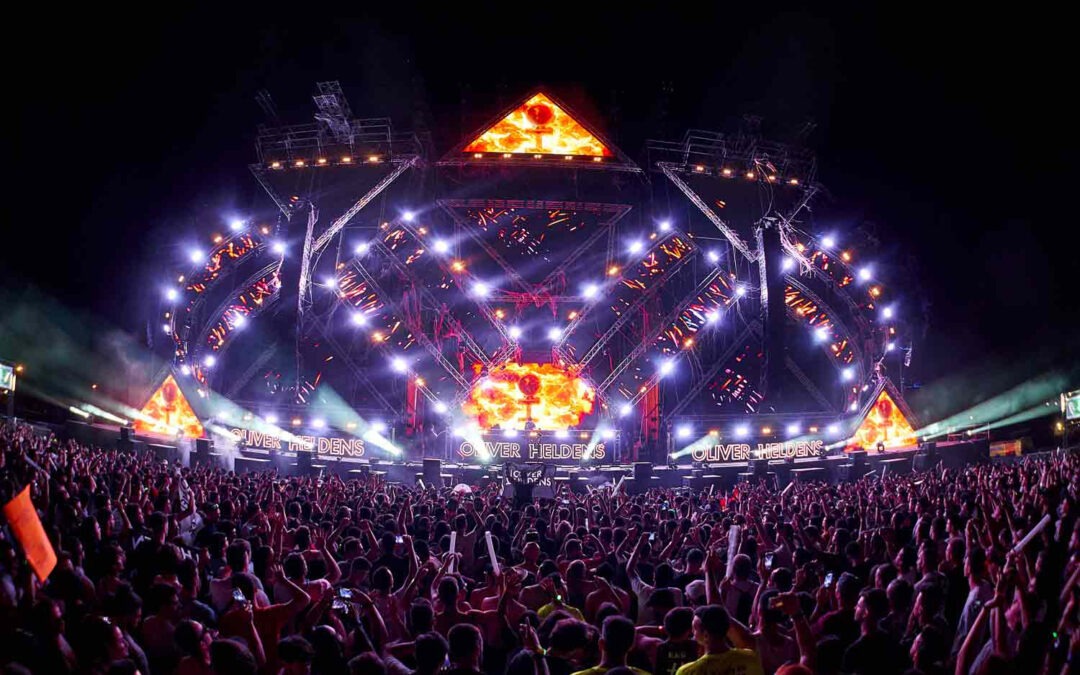 340.000 vatios de sistemas de la Familia LEO en el escenario principal de “A Summer Story”Fluge Audiovisuales suministró el equipamiento de sonido, iluminación y vídeo para los cuatro escenarios del festival