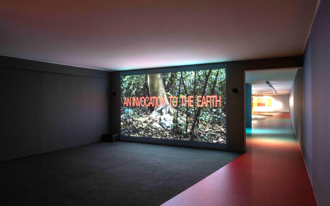 Los altavoces MM-4XP y el subgrave MM-10 de Meyer Sound en la exposición “Avanzar con paso leve” del Museo Nacional Thyssen-Bornemisza