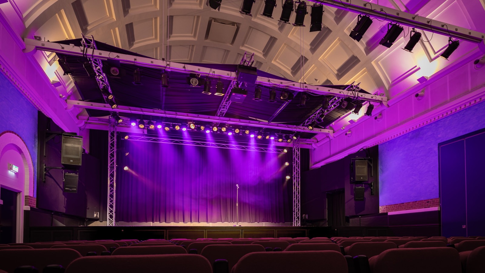 El Slagelse Musikhus eleva su experiencia sonora con la potencia de Meyer Sound ULTRA-X80 y 2100-LFC