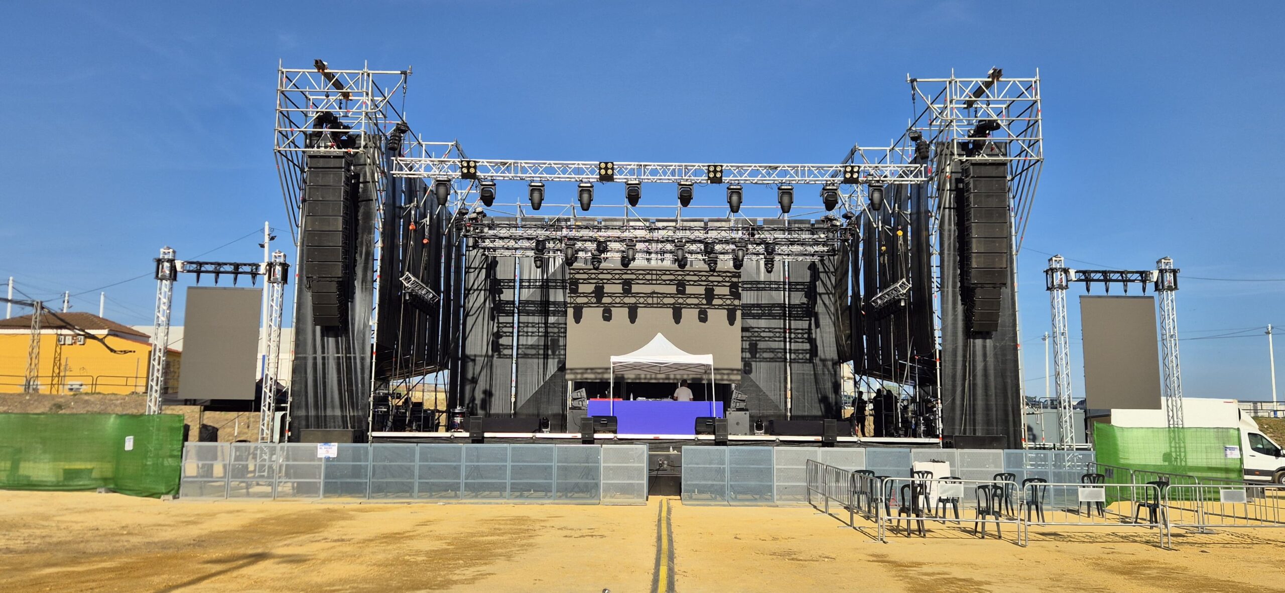 Ortiz Audio despliega sistemas Meyer Sound para el concierto de Pastora Soler en Alcalá de Guadaíra